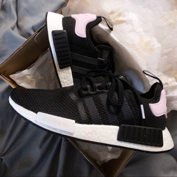 nmd r1 black clear pink